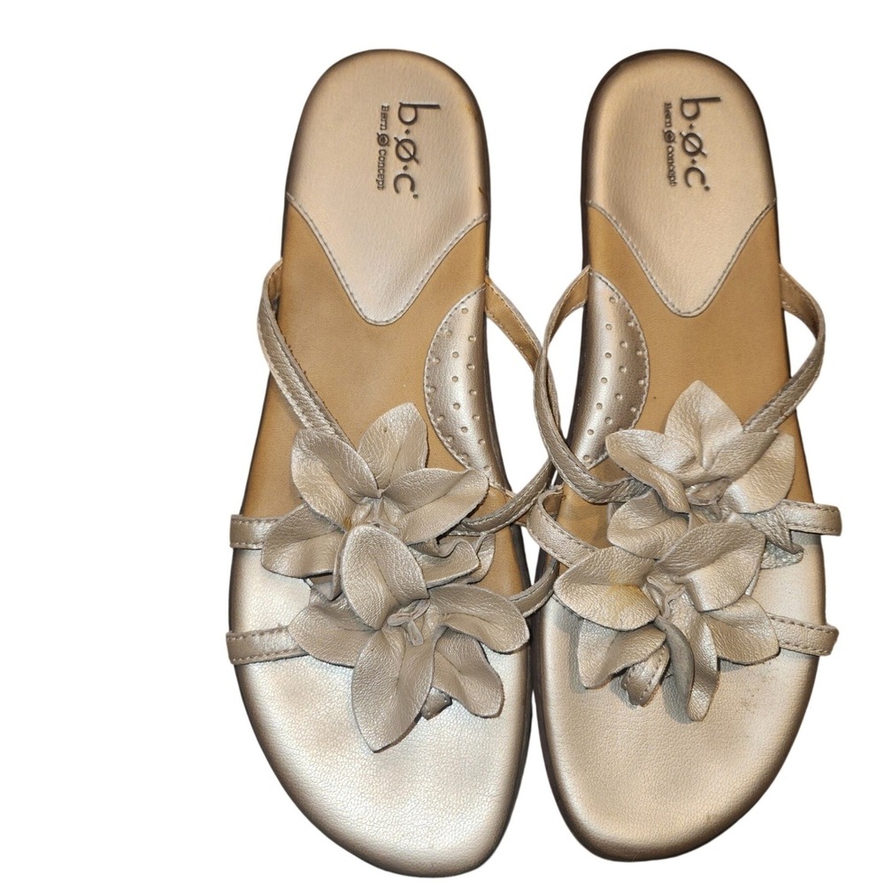 B.O.C. Born Concept Champagne Gold Metallic Flower Flat Sandals BC9350‎ Size 9